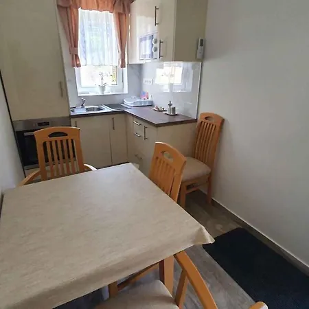 In - Balaton 41945 アパート *