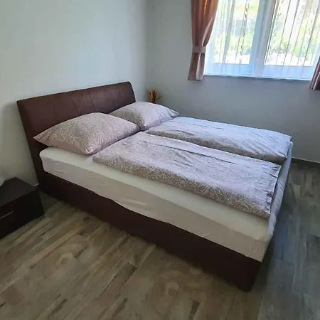 In - Balaton 41945 アパート *